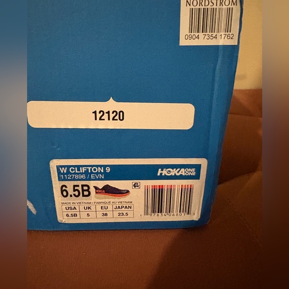 HOKA Clifton 9 Running Shoe - Picture 6 of 7